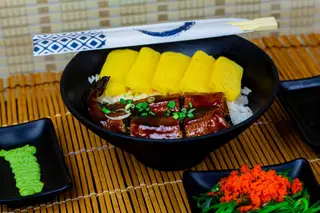 ข้าวหน้าปลาใหลย่างซอสญี่ปุ่น