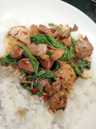 Rice with stir-fried offal and basil