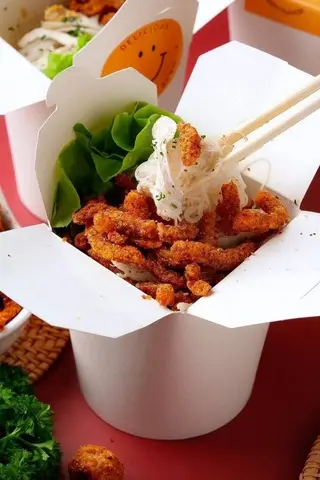 Shredded chicken noodles, for one person.