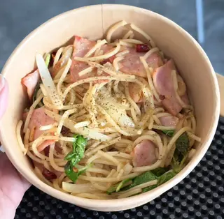 สปาเก็ตตี้ผัดพริกแห้งเบคอน