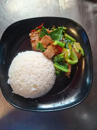 Rice with stir-fried kale and crispy pork