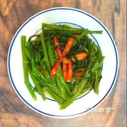 ผัดผักบุ้งไฟแดง (เป็นกับข้าว)