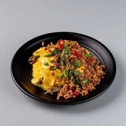 ข้าวกะเพราเนื้อไทยวากิวสับไข่ข้น