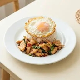 ข้าวกะเพราไก่ไข่ดาว