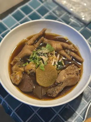 ก๋วยเตี๋ยวไก่พิเศษ