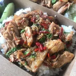 ข้าวกระเพราขาหมู