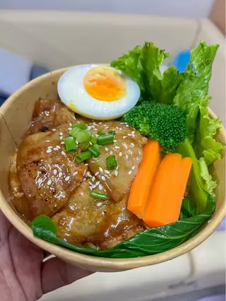บะหมี่หมูสามชั้นสได์เทอริยากิ