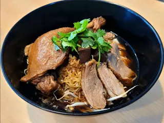 ก๋วยเตี๋ยวเป็ดพะโล้ + เป็ดตุ๋น