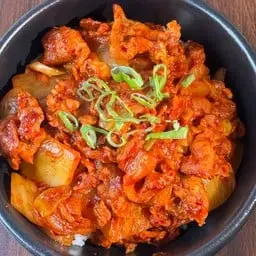 Kimchi Jeyuk Deopbap