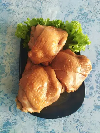 สะโพกไก่ตุ๋นสมุนไพรชิ้นละ 25 บาท