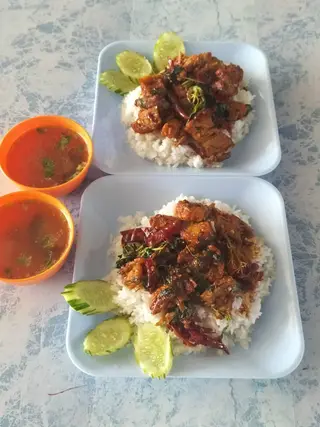 กระเพราหมูกรอบวุ้นเส้น