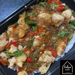 ข้าวกะเพราวุ้นเส้นไก่