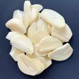 2 ounces of sliced fresh garlic