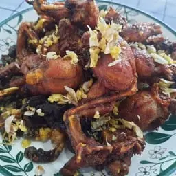 Deep-fried frog legs with garlic (5-6 legs)