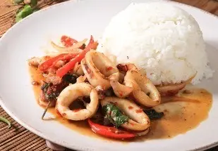 ข้าวผัดพริกเผาปลาหมึก