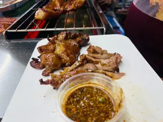หมูย่าง น้ำจิ้มแจ่ว กล่องใหญ่
