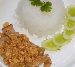 ข้าว กระเทียม