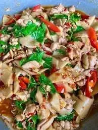 ข้าวราดกระเพราไก่ หน่อไม้ดอง