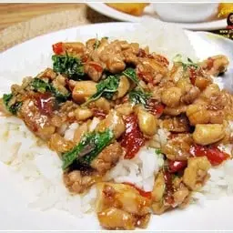 ข้าวราดกระเพราไก่