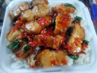 กระเพาหมูกรอบ