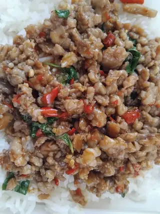 กระเพาหมูสับ