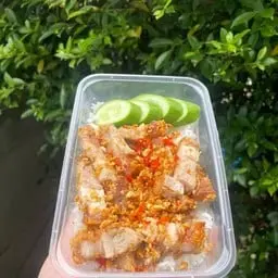 Crispy pork rice with chili and salt
