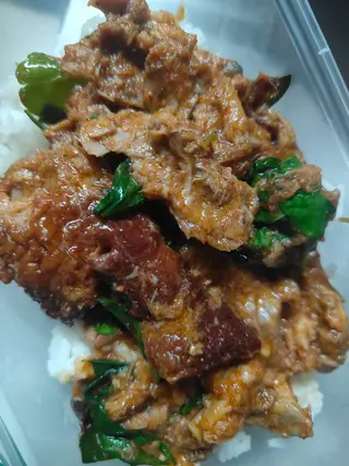 ผัดพริกแกงเป็ดราดข้าว