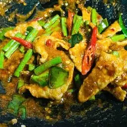 ผัดพริกแกงตามใจ (กับข้าว)