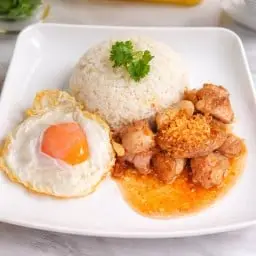 ข้าวไก่กระเทียม
