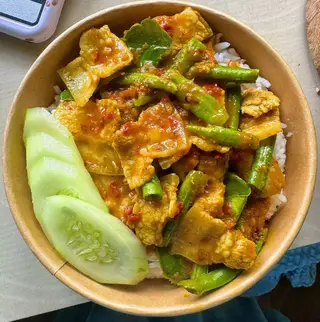 ผัดเครื่องแกงใต้