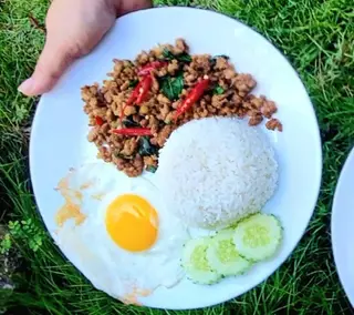 ข้าวผัดกระเพราหมู
