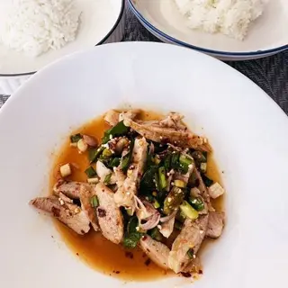 ข้าวหน้าหมูย่างน้ำตก