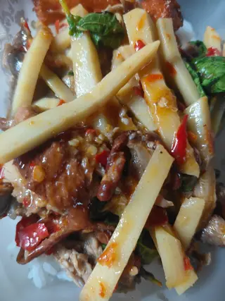 ผัดหน่อไม้เป็ดราดข้าว