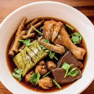 ก๋วยเตี๋ยวไก่ตุ๋น (พิเศษ)