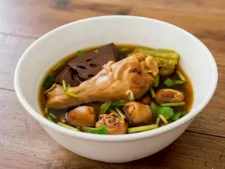 ก๋วยเตี๋ยวไก่ตุ๋น (ธรรมดา)