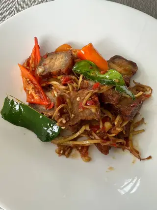 ข้าวราดผัดฉ่าหมูกรอบ