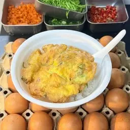 ข้าวไข่เจียวทรงเครื่อง