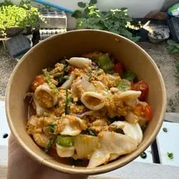 ปลาหมึกผัดผงกะหรี่(กับข้าว)