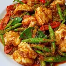 ผัดพริกแกงกุ้งหมึก(กับข้าว)