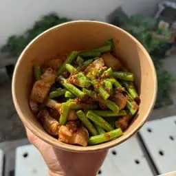 ผัดพริกแกงหมูสามชั้น(กับข้าว)