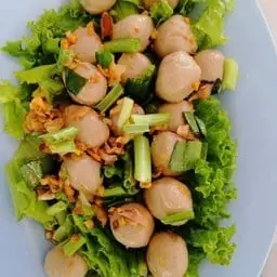 ลูกชิ้นหมูลวกจิ้ม