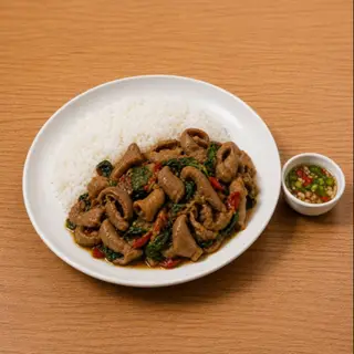 ข้าวผัดกะเพราไส้หมูพะโล้