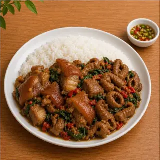ข้าวผัดกะเพราขาหมูพะโล้+ไส้หมูพะโล้