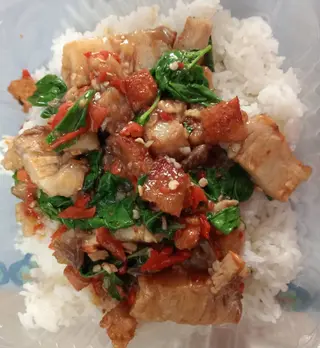 ข้าวกระเพราหมูกรอบ