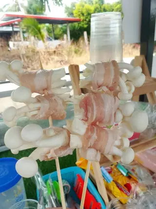 สามชั้นพันเห็ด