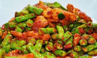 ผัดพริกแกงราดข้าว