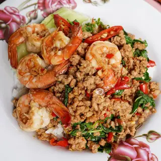กะเพรากุ้งหมูสับ