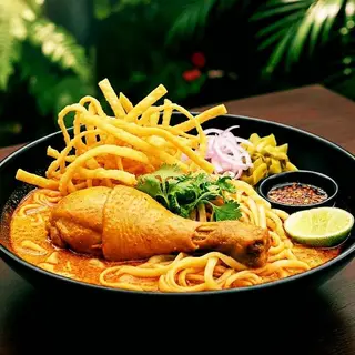 ข้าวซอย น่องไก่ เส้น 100 g