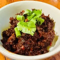 80 grams of minced pork with galangal chili paste