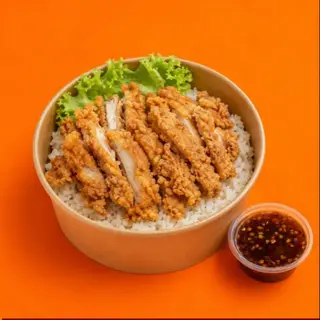 ข้าวหน้าไก่ทอดราดซอส(เลือกรสชาติเองได้)
